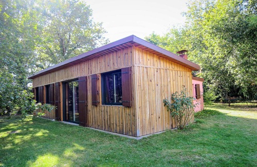 Gaillan-en-Medoc House | Beautiful private villa for 6 people with terrace, pets allowed and parking