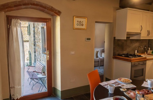 Pergine Valdarno House | Beautiful private villa for 4 guests with A/C, WIFI, patio and pets allowed, close to Arezzo