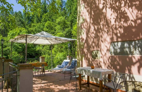 Loro Ciuffenna House | Beautiful private villa for 12 people with WIFI, private pool, TV, terrace and pets allowed