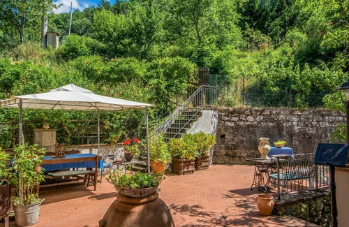 Loro Ciuffenna House | Beautiful private villa for 12 people with WIFI, private pool, TV, terrace and pets allowed