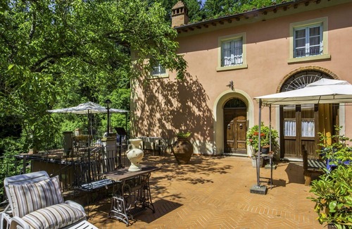 Loro Ciuffenna House | Beautiful private villa for 12 people with WIFI, private pool, TV, terrace and pets allowed