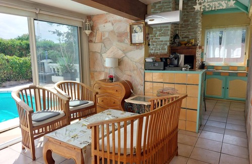 Sollies Pont House | Beautiful private villa for 6 people with A/C, WIFI, private pool, TV, terrace and pets allowed