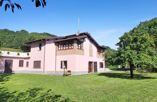 Camporgiano Villa | Beautiful private house with stunning views, large garden and private pool