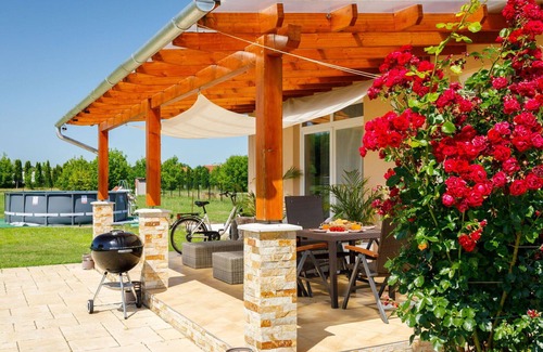 Balatonszemes House | Beautiful private villa for 6 people with WIFI, private pool, TV and terrace
