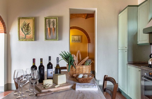 Bucine Villa | Beautiful private villa for 24 people with WIFI, A/C, private pool, TV, patio and panoramic view