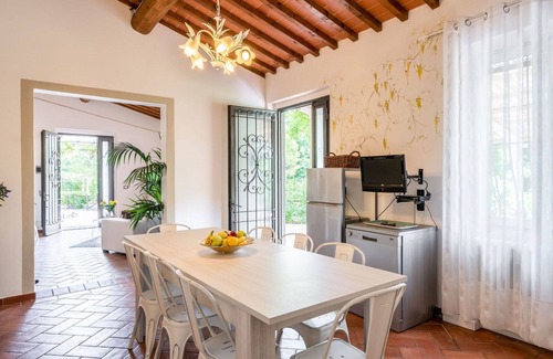 Montevarchi Villa | Beautiful private villa for 12 people with WIFI, A/C, private pool, hot tub and TV