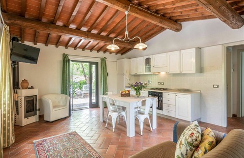 Montevarchi Villa | Beautiful private villa for 12 people with WIFI, A/C, private pool, hot tub and TV