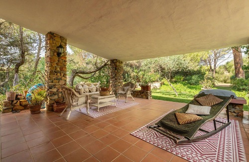 Notteri Villa | Beautiful private villa for 8 people with A/C, TV, patio and pets allowed