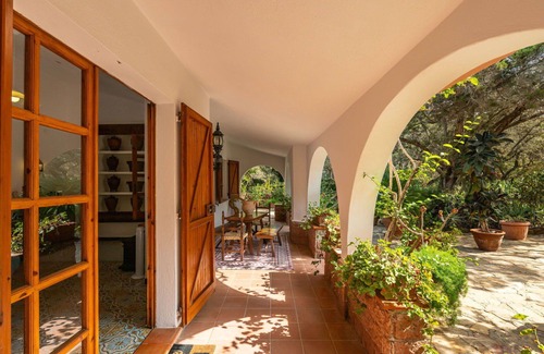 Notteri Villa | Beautiful private villa for 8 people with A/C, TV, patio and pets allowed