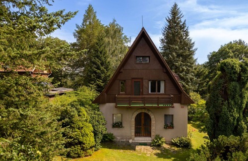 Dobren House | Beautiful private villa for 6 guests with TV, patio and pets allowed