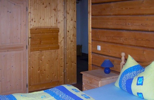 Regenhutte House | Beautiful private villa for 8 people with WIFI, TV, terrace, pets allowed and parking
