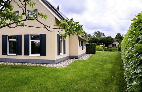 Vlagtwedde House | Beautiful private villa for 6 guests with WIFI, pool, TV, terrace and pets allowed