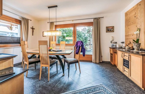 Eckartau Villa | Beautiful private villa for 12 people with WIFI, TV and patio