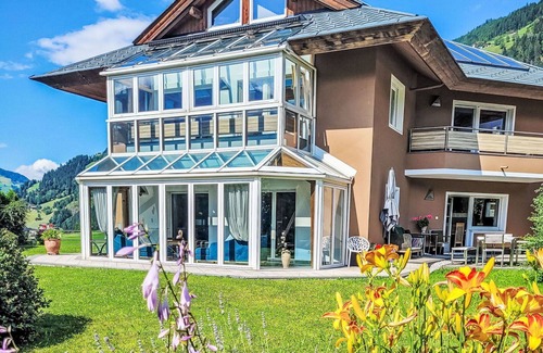 Eckartau Villa | Beautiful private villa for 12 people with WIFI, TV and patio