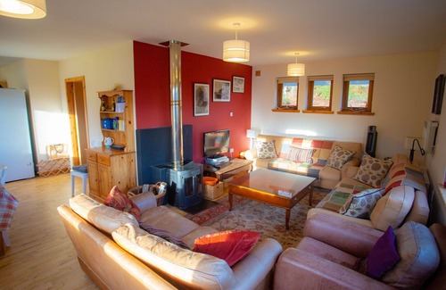 East Lewiston House | Beautiful private villa for 7 guests with WIFI, TV, patio and pets allowed