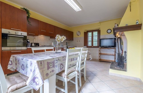 Cartoceto Villa | Beautiful private villa with WIFI, private pool, TV, patio, pets allowed and panoramic view