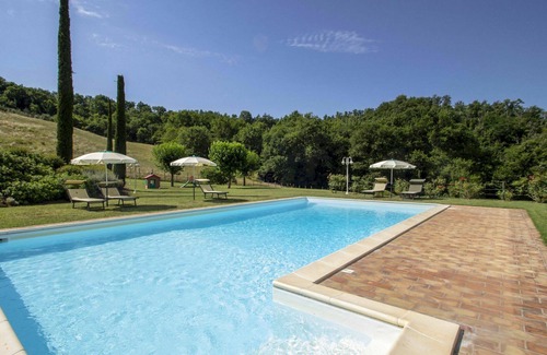 San Giovanni Valdarno Villa | Beautiful private villa with private pool, WIFI, TV, terrace, pets allowed, panoramic view, parking