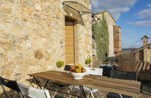 Sovicille House | Beautiful private villa for 6 guests with WIFI, TV, terrace, pets allowed and panoramic view