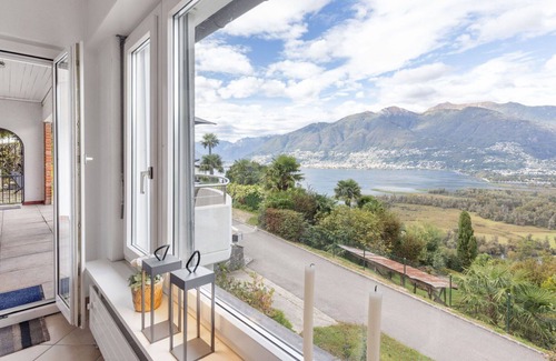 Magadino House | Beautiful private villa with WIFI, private pool, TV, patio, pets allowed and panoramic view
