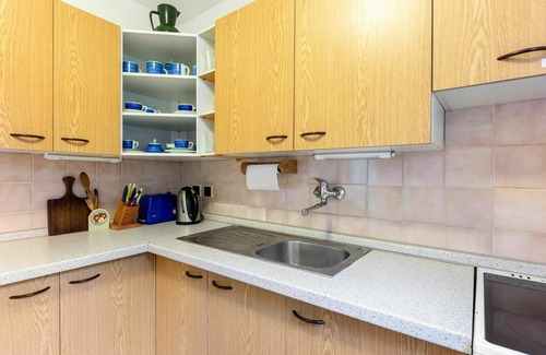 Rabyne House | Beautiful private villa for 4 people with WIFI, TV, patio and pets allowed