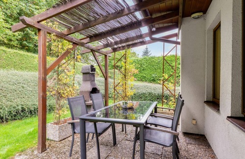 Rabyne House | Beautiful private villa for 4 people with WIFI, TV, patio and pets allowed