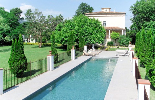 Plage d'Argeles Villa | Beautiful private villa for 16 guests with private pool, WIFI, TV, patio and pets allowed