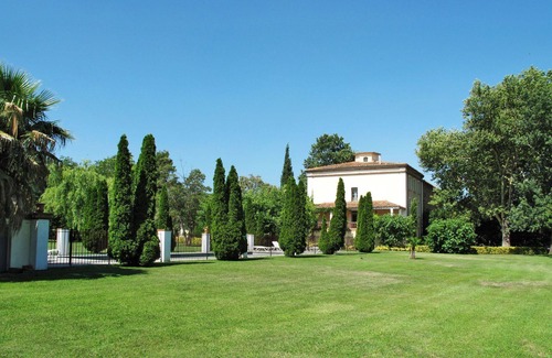 Plage d'Argeles Villa | Beautiful private villa for 16 guests with private pool, WIFI, TV, patio and pets allowed