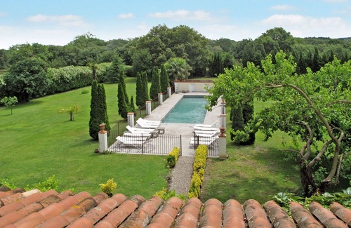Plage d'Argeles Villa | Beautiful private villa for 16 guests with private pool, WIFI, TV, patio and pets allowed