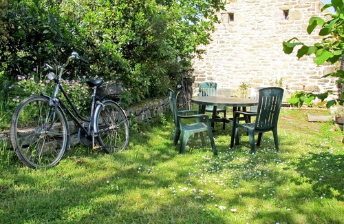 Finistere Villa | Beautiful private villa for 4 people with TV, pets allowed and parking