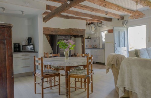 Teyssieu House | Beautiful private villa for 4 people with TV, terrace and pets allowed