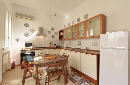 Floridia Villa | Beautiful private villa for 8 guests with A/C, private pool, WIFI, TV, patio and pets allowed