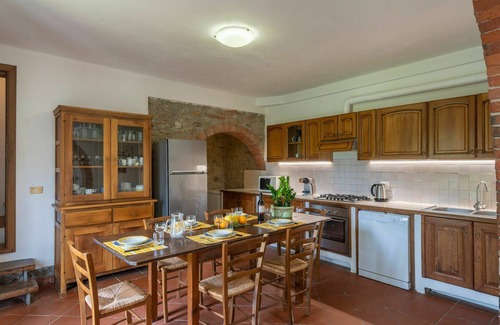 Ponte Buriano Villa | Beautiful private villa for 25 guests with WIFI, private pool, TV, patio and pets allowed