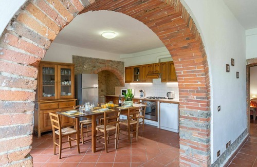 Ponte Buriano Villa | Beautiful private villa for 25 guests with WIFI, private pool, TV, patio and pets allowed