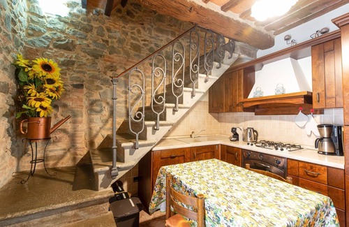 Montorgiali House | Beautiful private villa for 5 people with WIFI, A/C, hot tub, TV, patio and pets allowed