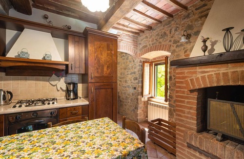 Montorgiali House | Beautiful private villa for 5 people with WIFI, A/C, hot tub, TV, patio and pets allowed