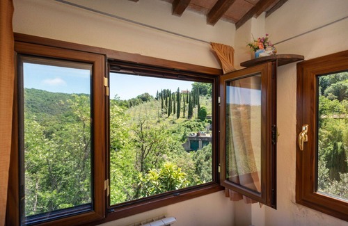 Montorgiali House | Beautiful private villa for 5 people with WIFI, A/C, hot tub, TV, patio and pets allowed