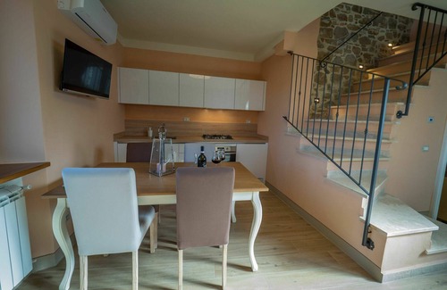Seggiano House | Beautiful private villa for 4 guests with A/C, WIFI, hot tub, TV, terrace and panoramic view