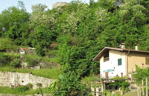 Dongo House | Beautiful private villa for 3 people with TV, terrace, pets allowed and parking