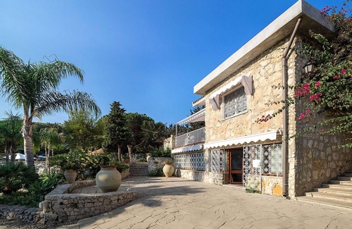 Plemmirio Villa | Beautiful private villa for 10 people with WIFI, A/C, private pool, TV and terrace