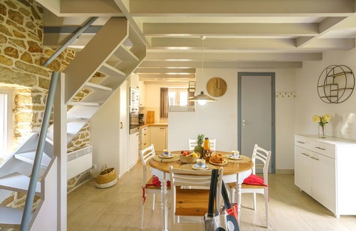Plogoff House | Beautiful private villa for 4 guests with TV, terrace and pets allowed
