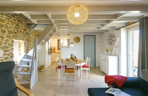 Plogoff House | Beautiful private villa for 4 guests with TV, terrace and pets allowed