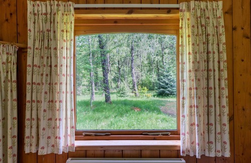 Beauly House | Beautiful private villa for 4 guests with hot tub, WIFI, TV and pets allowed