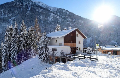 See House | Beautiful private villa for 10 guests with WIFI, TV and balcony