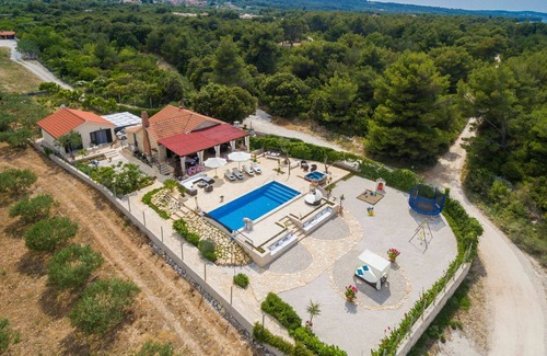 Milna (Brac) House | Beautiful private villa for 10 people with hot tub, A/C, private pool, WIFI, TV and terrace