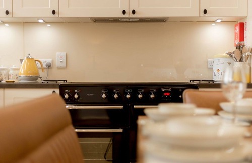 Maybole House | Beautiful private villa for 8 guests with WIFI, TV, terrace, pets allowed and panoramic view