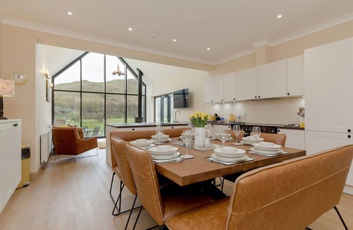 Maybole House | Beautiful private villa for 8 guests with WIFI, TV, terrace, pets allowed and panoramic view
