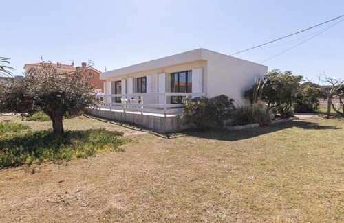 Toulon - Hyeres Villa | Beautiful private villa for 4 guests with WIFI, TV, terrace and pets allowed