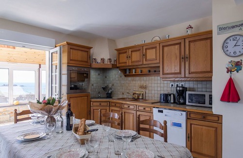 Plouarzel House | Beautiful private villa for 8 guests with WIFI, TV, terrace and pets allowed