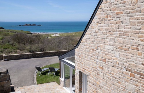 Plouarzel House | Beautiful private villa for 8 guests with WIFI, TV, terrace and pets allowed