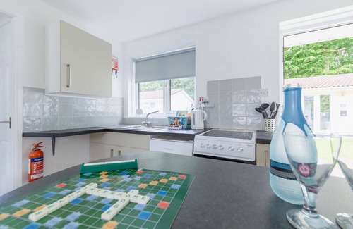 Liskeard House | Beautiful private villa for 8 guests with WIFI, TV and patio